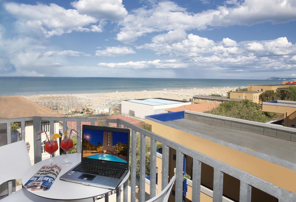 Hotel Jumbo Rimini Luaran gambar