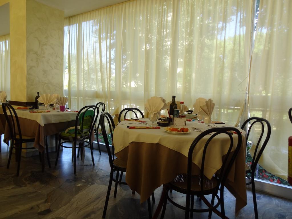 Hotel Jumbo Rimini Luaran gambar