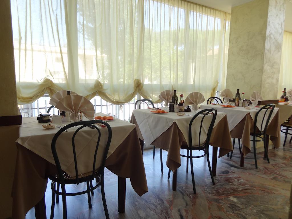 Hotel Jumbo Rimini Luaran gambar