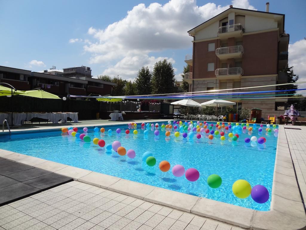 Hotel Jumbo Rimini Luaran gambar
