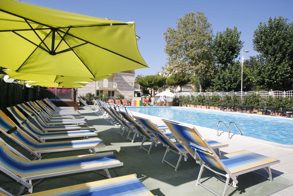 Hotel Jumbo Rimini Luaran gambar