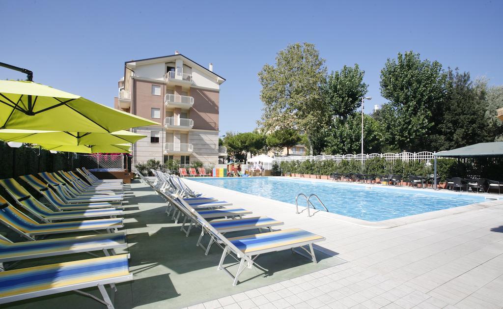 Hotel Jumbo Rimini Luaran gambar