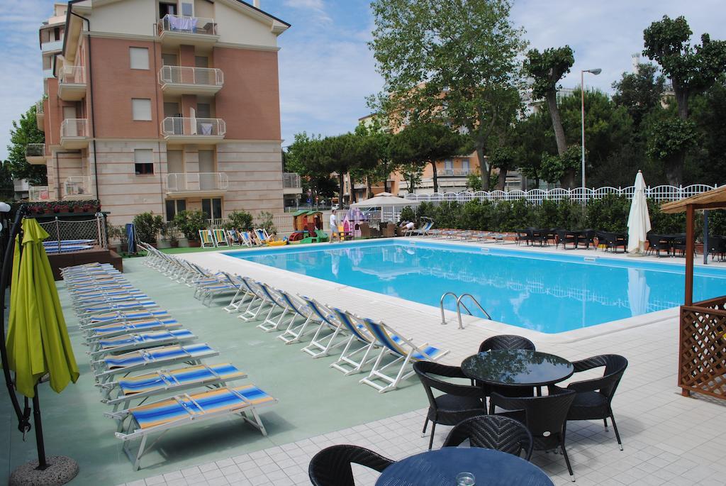 Hotel Jumbo Rimini Luaran gambar