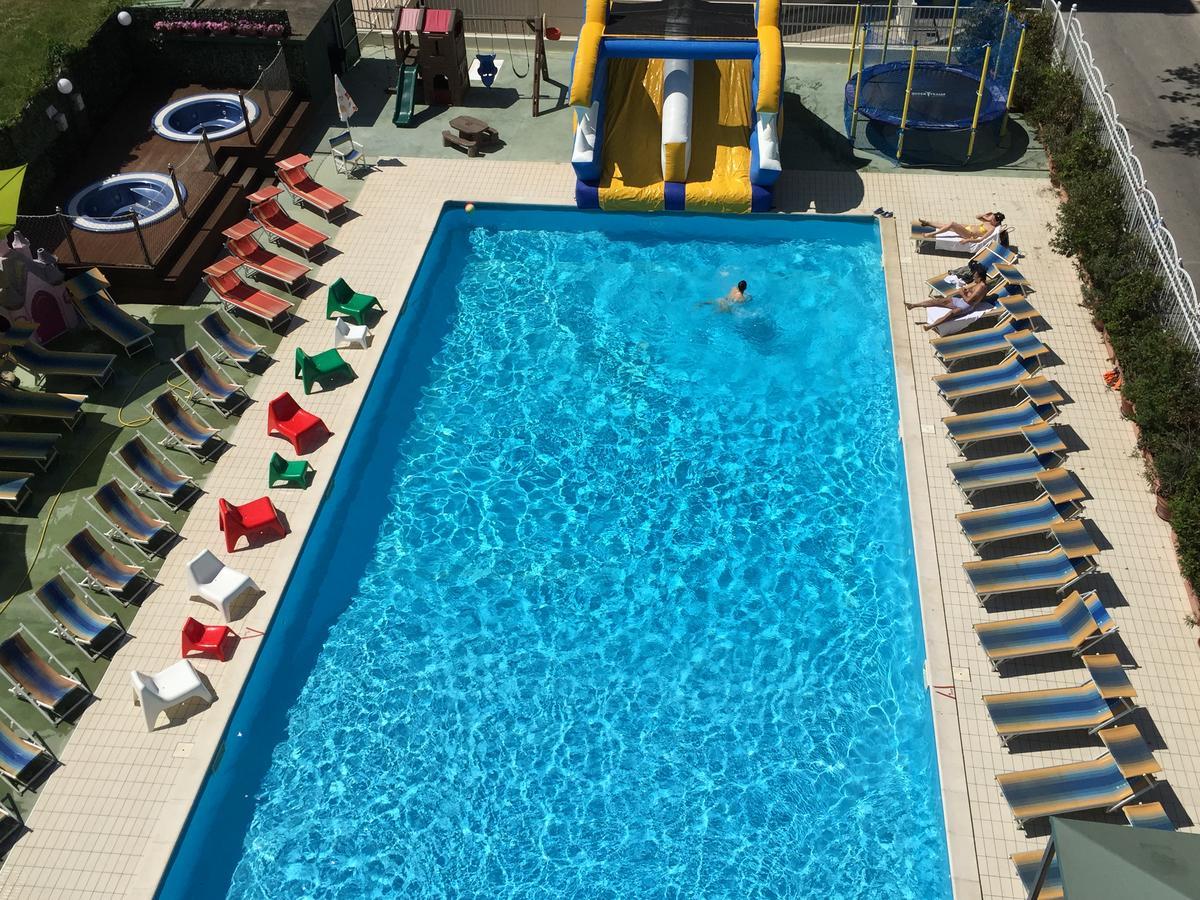 Hotel Jumbo Rimini Luaran gambar